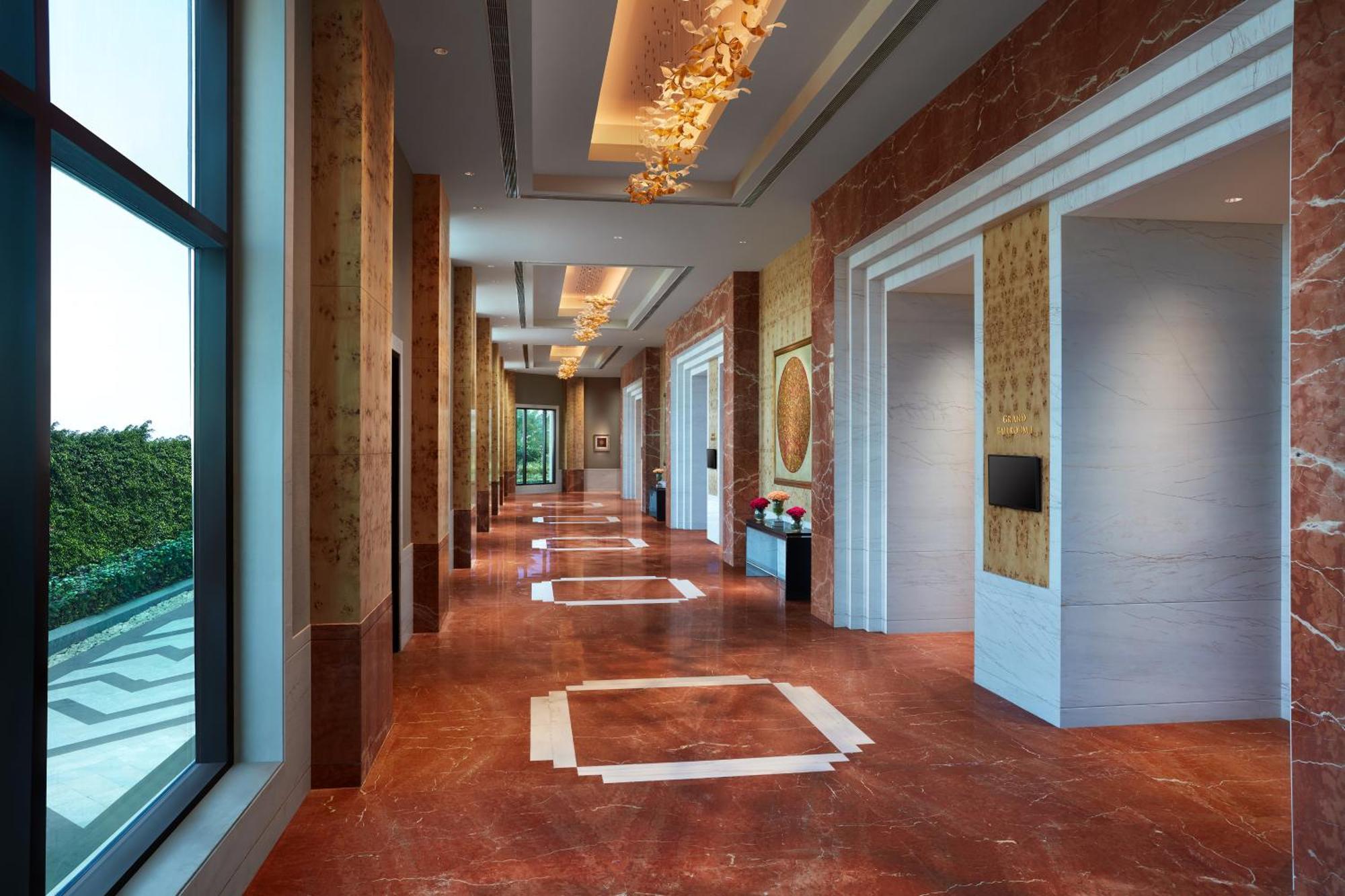 The Leela Gandhinagar Otel Dış mekan fotoğraf