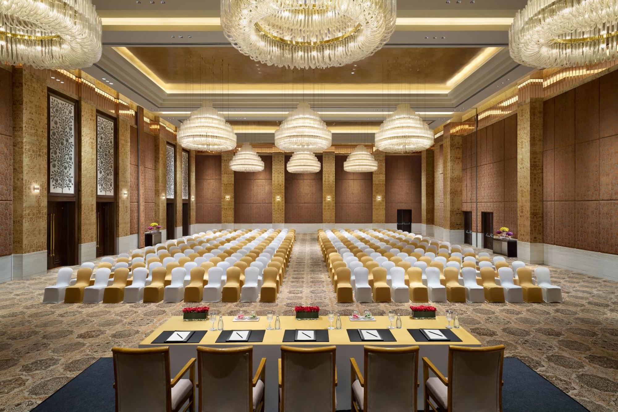 The Leela Gandhinagar Otel Dış mekan fotoğraf